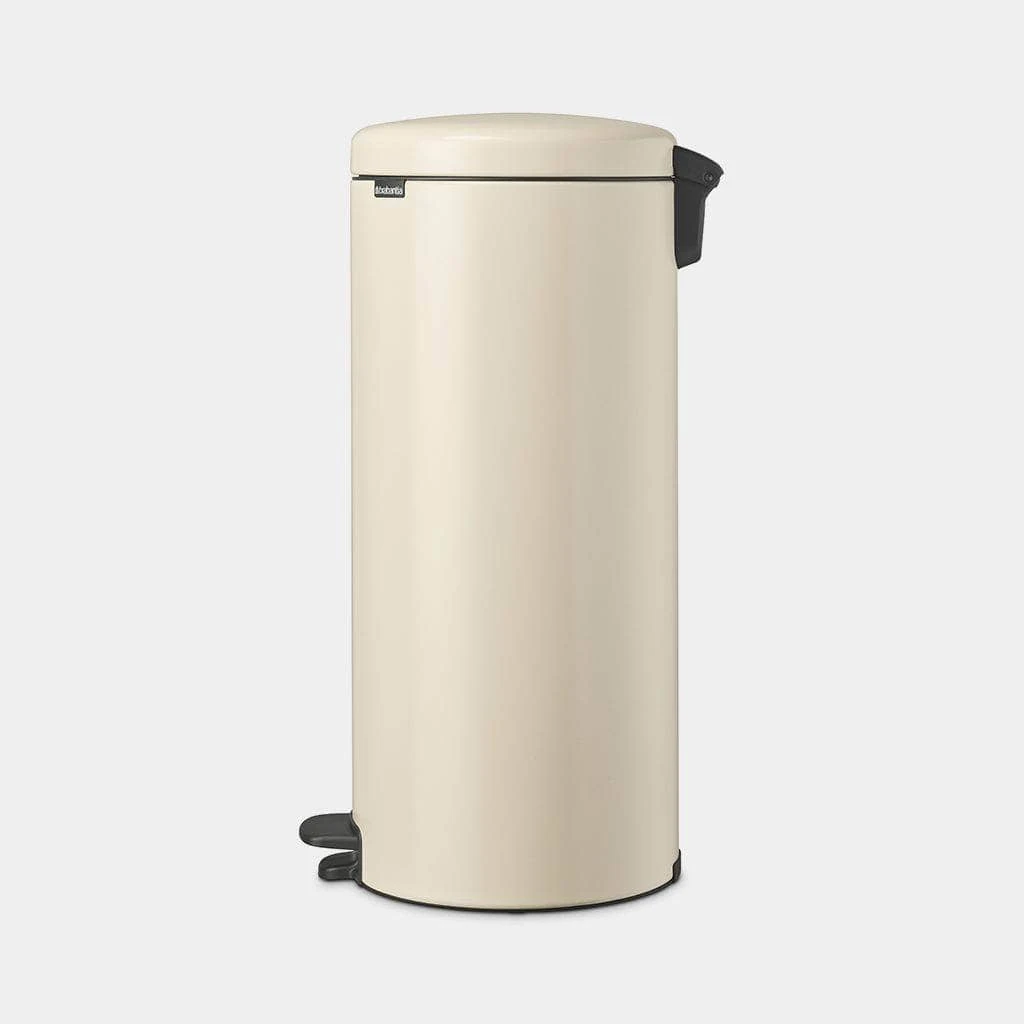 Brabantia Newlcon Pedal Bin 30 Litre - Soft Beige 5 Brabantia Newlcon Pedal Bin 30 Litre - Soft Beige - Image 3