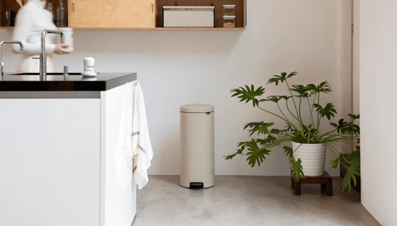 Brabantia Newlcon Pedal Bin 30 Litre - Soft Beige 7 Brabantia Newlcon Pedal Bin 30 Litre - Soft Beige - Image 5