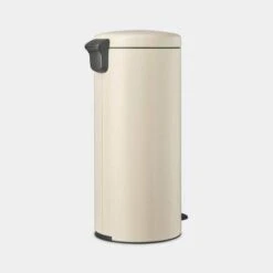 Brabantia Newlcon Pedal Bin 30 Litre - Soft Beige 12 Brabantia Newlcon Pedal Bin 30 Litre - Soft Beige -Taskers Sale Shop 60004909 BBNTIANEWLCONPEDALBIN30LITREPLASTICBUCKETSOFTBEIGE5