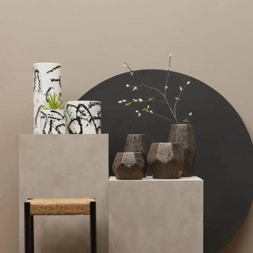 Sorrell Large Black & White Ceramic Vase 8 Sorrell Large Black & White Ceramic Vase - Image 6