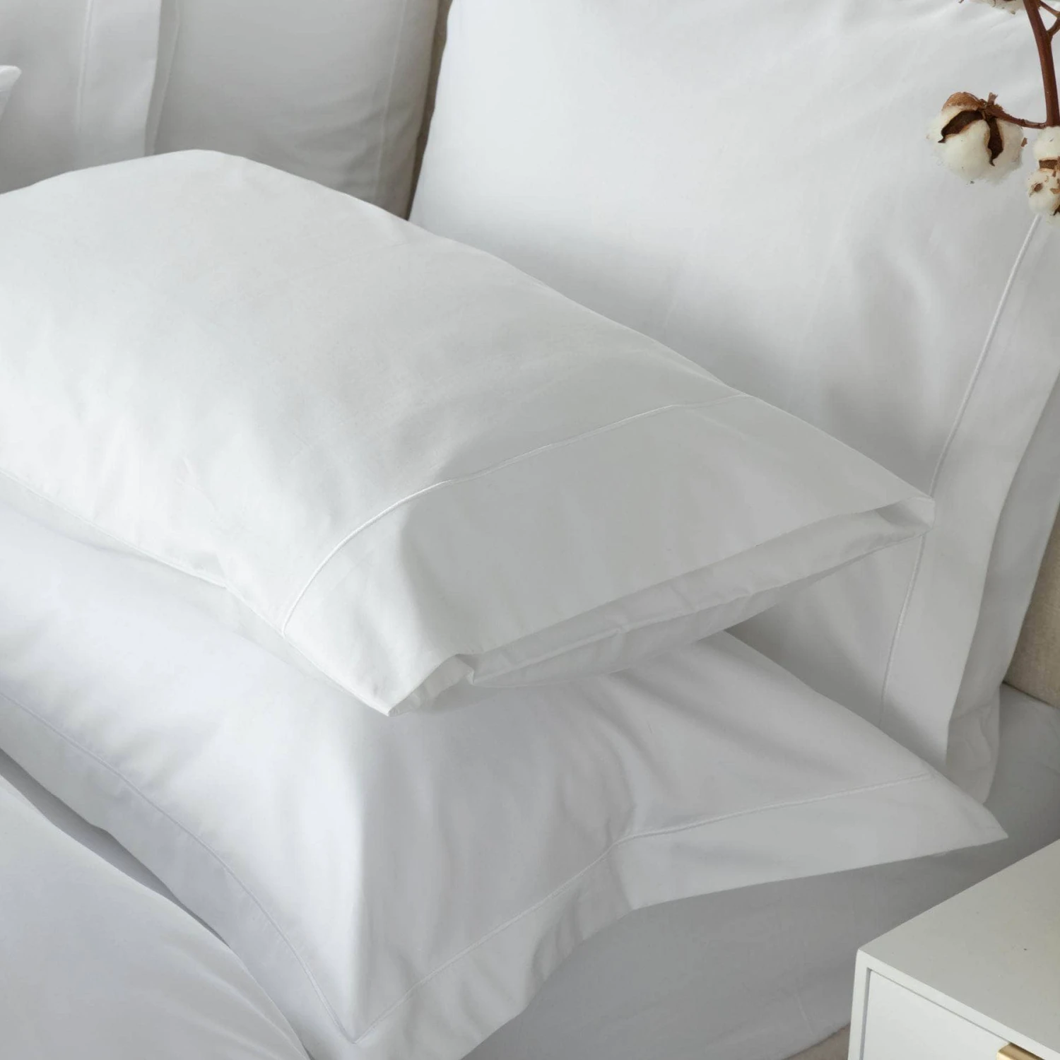 Egyptian Cotton 400 Count Housewife Pillowcase - White 4 Egyptian Cotton 400 Count Housewife Pillowcase - White - Image 2