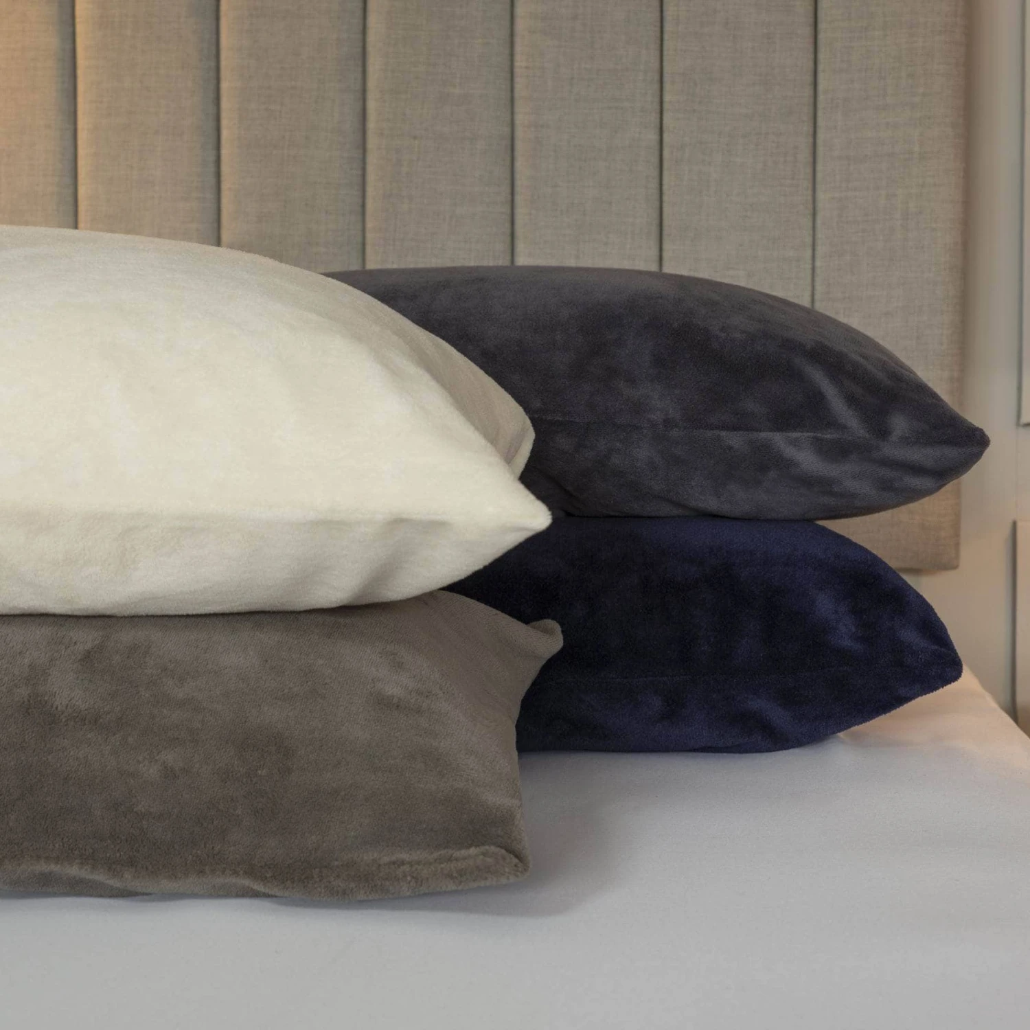 Heat Holders Duvet Cover Set Antique Silver - Multiple Sizes 4 Heat Holders Duvet Cover Set Antique Silver - Multiple Sizes - Image 2