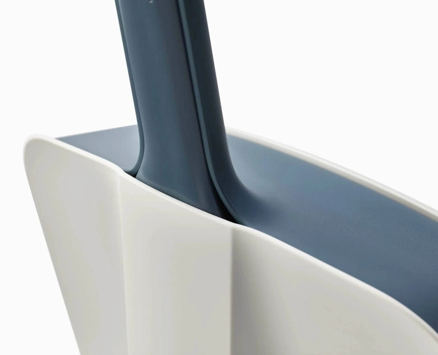 Joseph Joseph Dustpan & Brush Set 6 Joseph Joseph Dustpan & Brush Set - Image 4