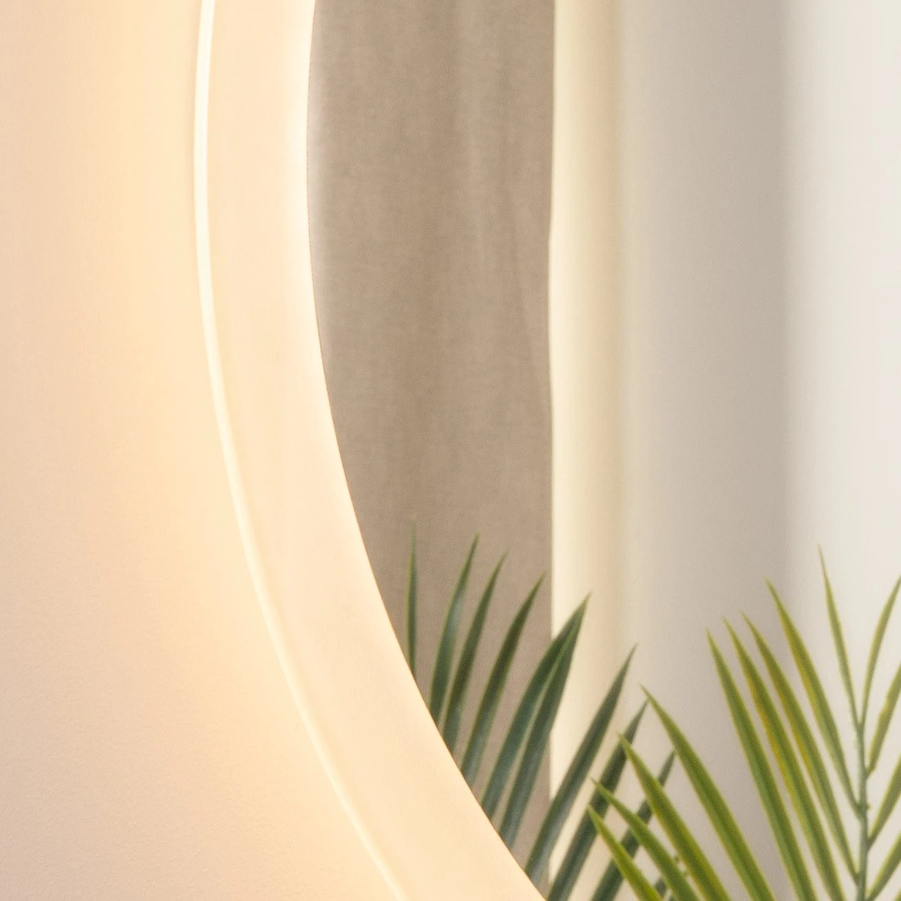 Euroshowers Round Led Bathroom Mirror 7 Euroshowers Round Led Bathroom Mirror - Image 5